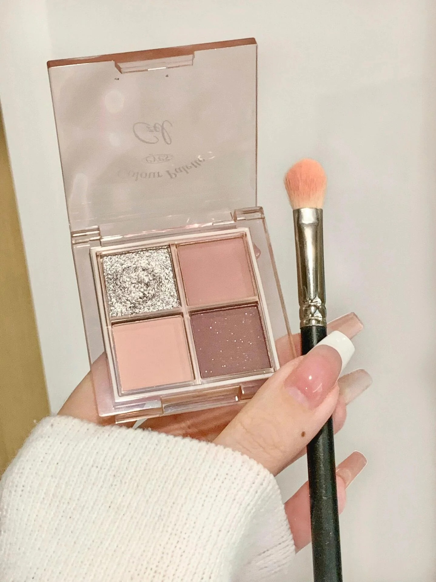 Czel 4 Color Eyeshadow - Image 4