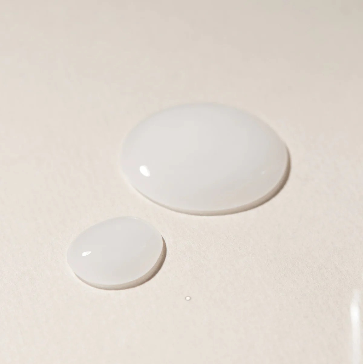 Axis-y Dark Spot  Correcting Glow Serum - Image 3